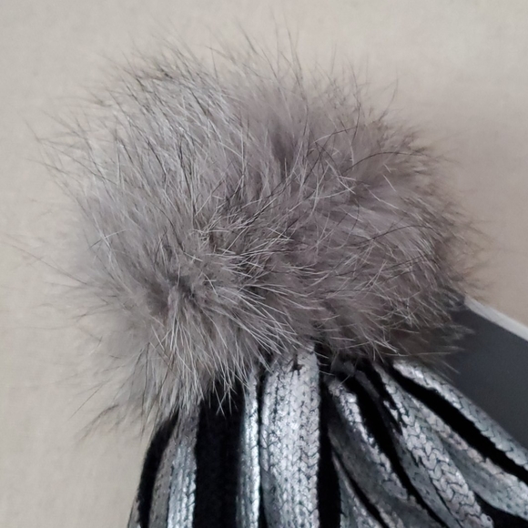 FORAVI pom-pom hat - Picture 2 of 3